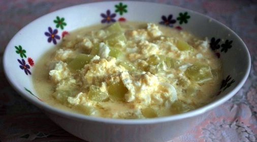 Тушеные кабачки в сметане с яйцом