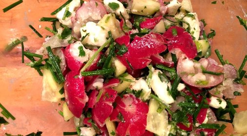 Салат из давленного редиса с фетой