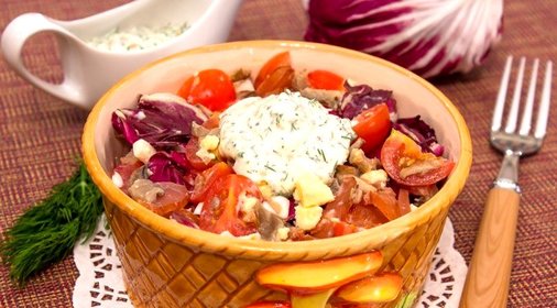 Салат с вешенками, карпаччо и черри