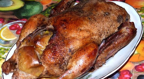 Индоутка с яблоками в рукаве
