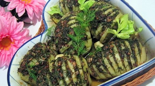 Запеченный картофель, фаршированный грибами и зеленью
