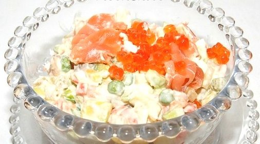 Салат с семгой и икрой