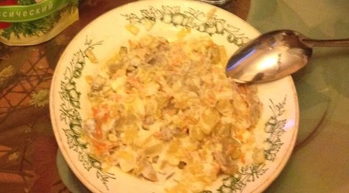 Салат Обжорка с мясом и грибами