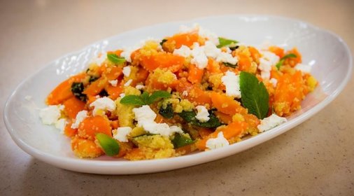 Тёплый салат с печёной морковью