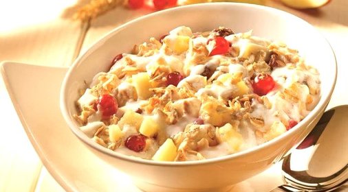 Мацони с сухофруктами и овсяными хлопьями