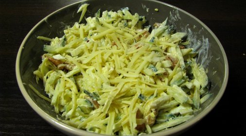 Салат из креветок и огурца