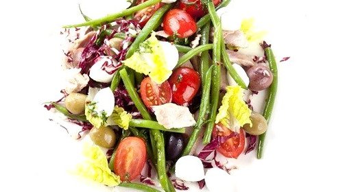 Салат с фасолью и моцареллой