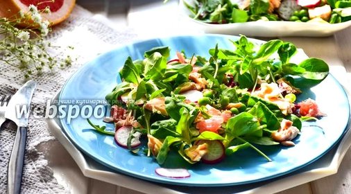 Салат из красной рыбы и зелёного горошка