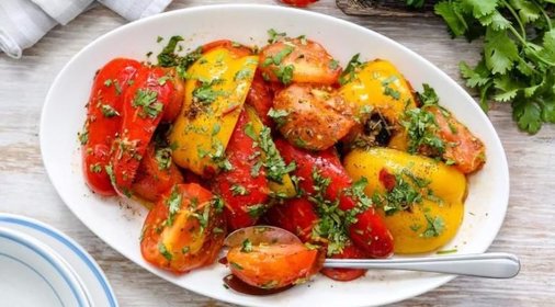 Салат из жареных овощей с пряностями