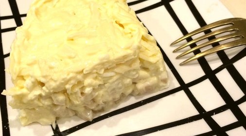 Салат с кальмарами и ананасом