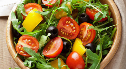 Овощной салат со свежими травами