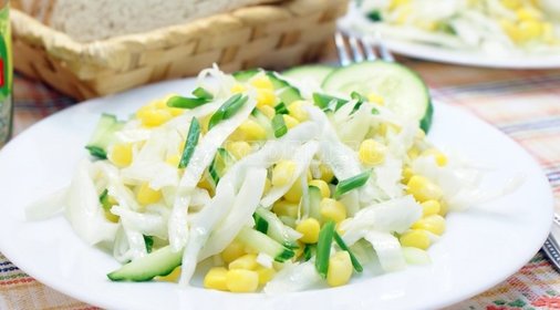 Салат с капустой и кукурузой