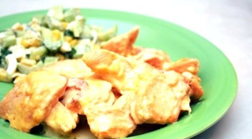 Куриное филе под сметанным соусом