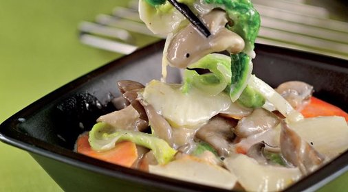 Китайская капуста под молочным соусом с вешенками