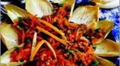 Салат из цикория, моркови и кресса водяного