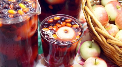 Фруктовый салат в ананасе