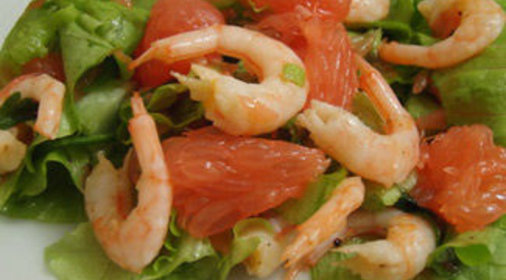 Салат из грейпфрута с креветками