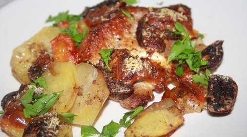 Сковородочка со свининой, картофелем и грибами
