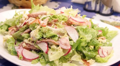 Салат с копченой грудинкой