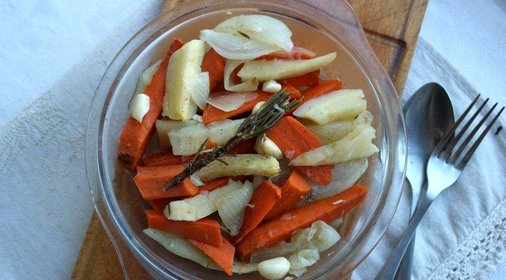 Запеченный пастернак с морковью