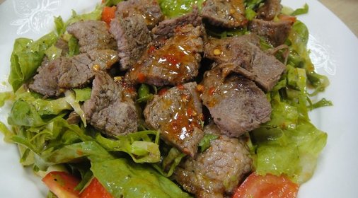 Американский салат со стейком