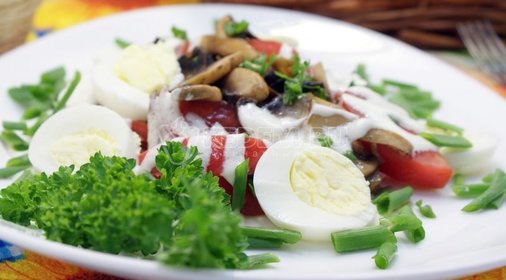 Салат с жареными шампиньонами