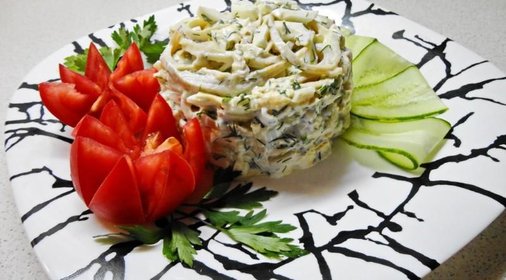 Салат из кальмаров с чесноком