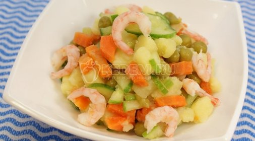 Салат с креветками и овощами