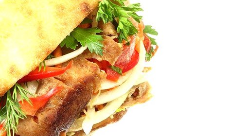 Пита с бараниной, греческим салатом и соусом дзадзики