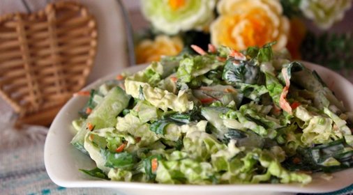 Зеленый весенний салат