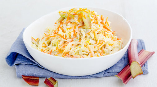 Капустный салат с ревенем и морковью