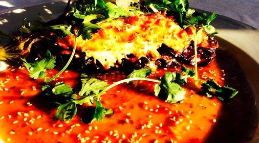 Запеченный баклажан с крабом и устричным соусом