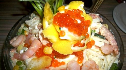 Новогодний салат с морепродуктами