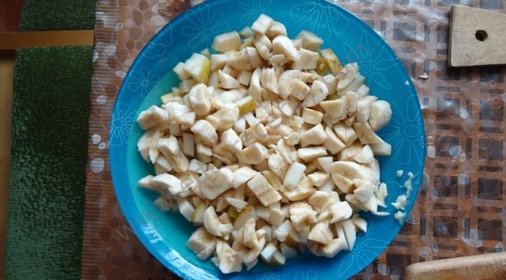 Фруктовый салат из бананов апельсинов и яблок