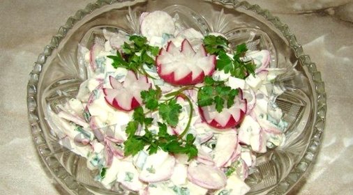 Салат весенний с редиской