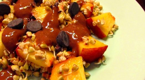 Салат с пророщенной гречкой