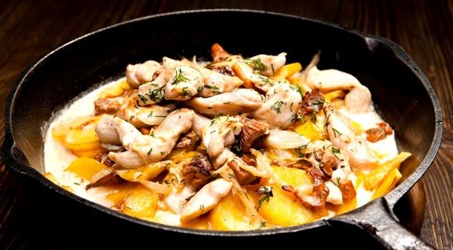 Свинина с лисичками