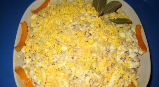 Салат Белый лотос из кальмаров