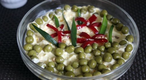 Слоеный салат с курицей