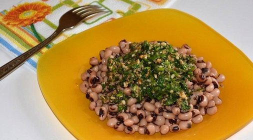Фасоль с ореховым соусом
