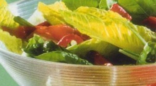 Салат с запеченными перцами и шпинатом