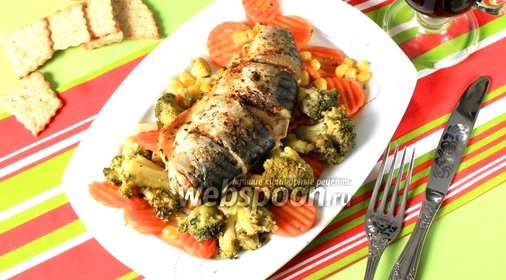 Скумбрия с овощами на пару в мультиварке
