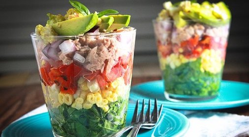 Слоеный салат с тунцом