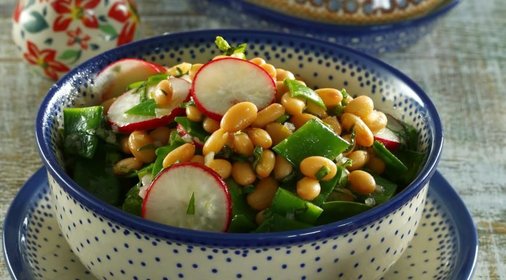 Салат из фасоли, горошка и редиса