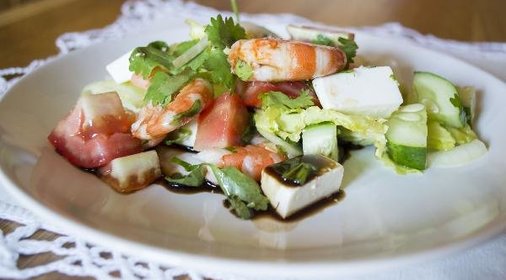Овощной салат с креветками
