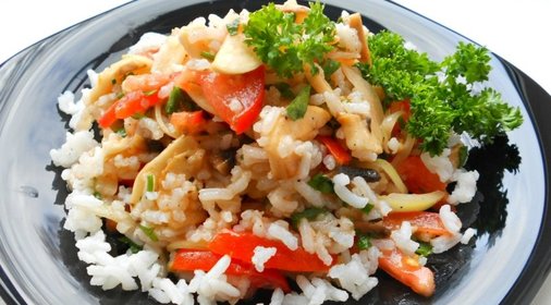 Салат со свежими шампиньонами, помидорами и рисом
