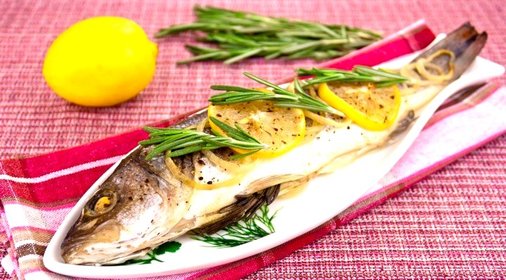 Рыба с розмарином, запеченная в фольге