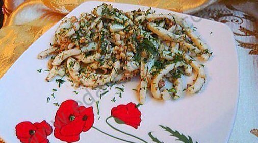 Салат из кальмаров с орехами