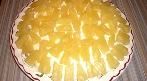 Салат с ананасами и грибами