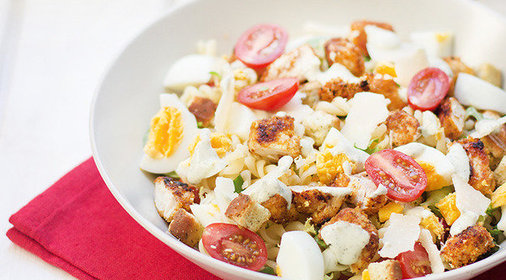 Салат с макаронами и курицей